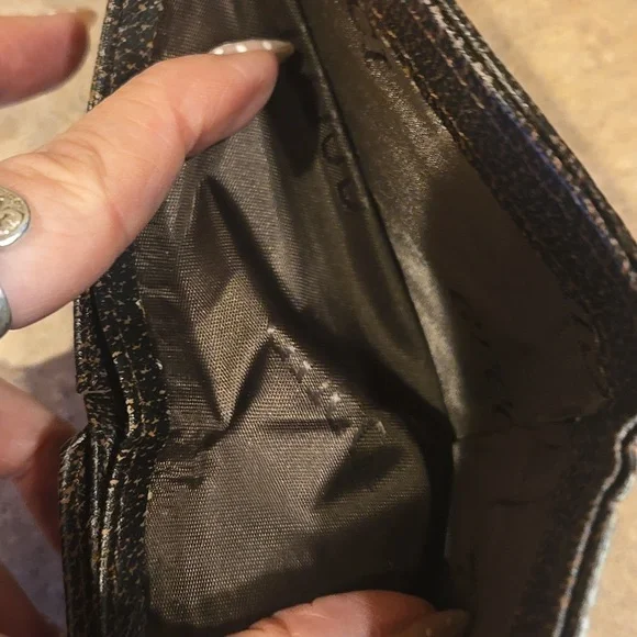 Designer Inspired Stylish Wallet - Picture 5 of 9